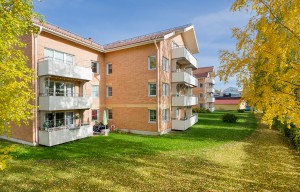 Exteriörbild på lägenhetshus i kvarteret Glasmästaren i Piteå.